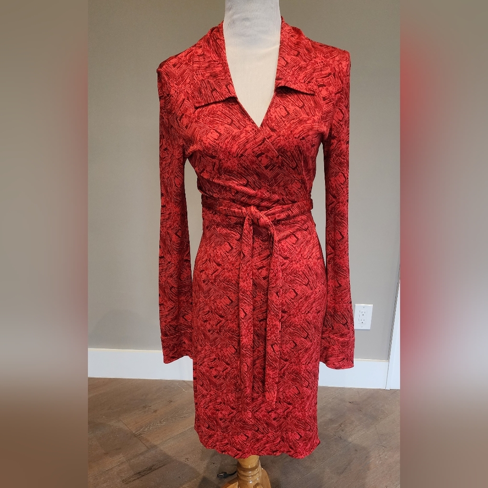 Diane von Furstenberg Women's Wrap Dress Deep V-Neck, Long Sleeve Red Sz 8 Silk